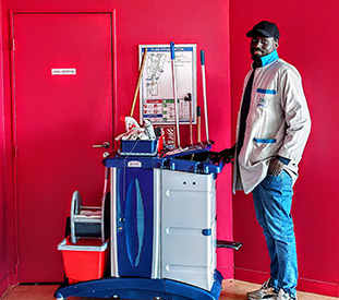 Equinoxe : nettoyage des parties communes Employé DAG Nettoyage