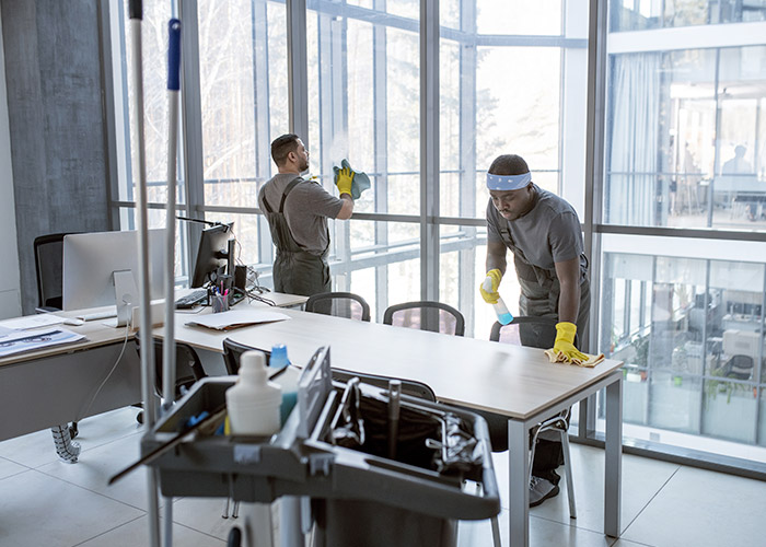 Services de nettoyage tertiaires et industriels : Services pour les TPE, PME, ETI et grands comptes
