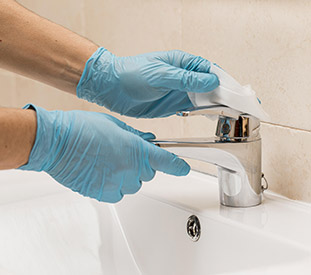 Nettoyage quotidien des sanitaires et entretien des hébergements au Parc Zoologique de Thoiry Nettoyage des sanitaires